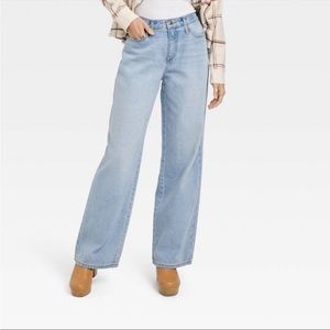 Relaxed Wide Leg Jeans